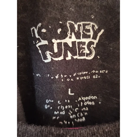 Warner Bros Looney Tunes TShirt Black Daffy, Bugs, Tweety, Sylvester Size L - Picture 4 of 4